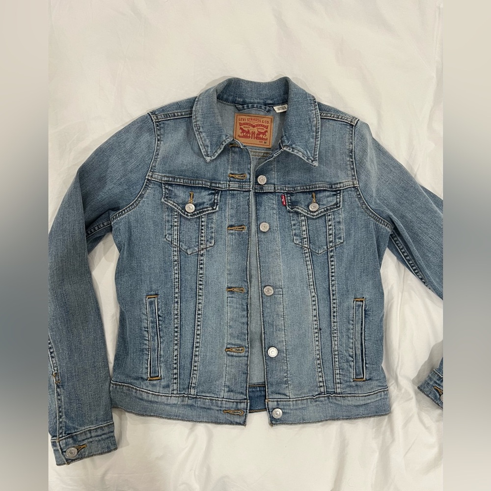Like NEW! Levi’s Jean jacket